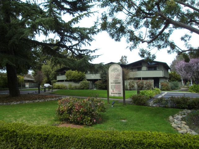 Building Photo - 278 Monroe Dr