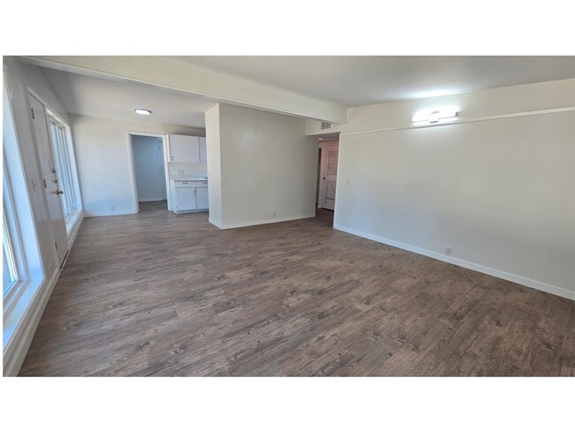 Foto del edificio - Affordable, updated 3/1/Carport
