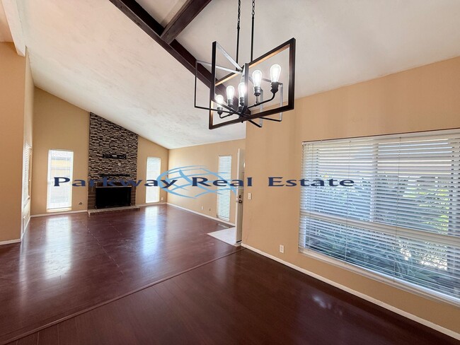 Building Photo - 2252 Durasno Ln