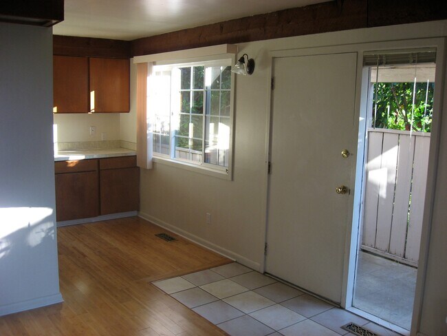 Building Photo - 6780 SW Canyon Ter