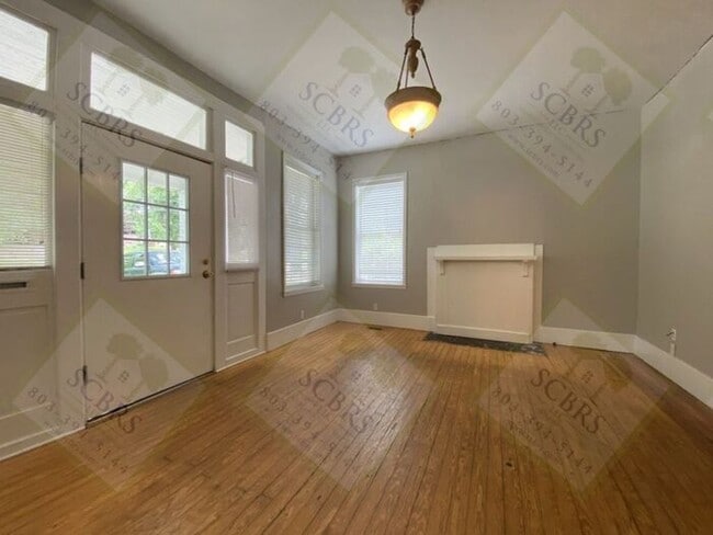 Foto del edificio - Spacious 6 Bedroom, 3 Bathroom Home Near U...