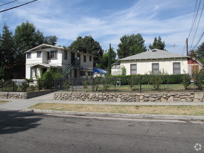 Building Photo - 1145 N Summit Ave