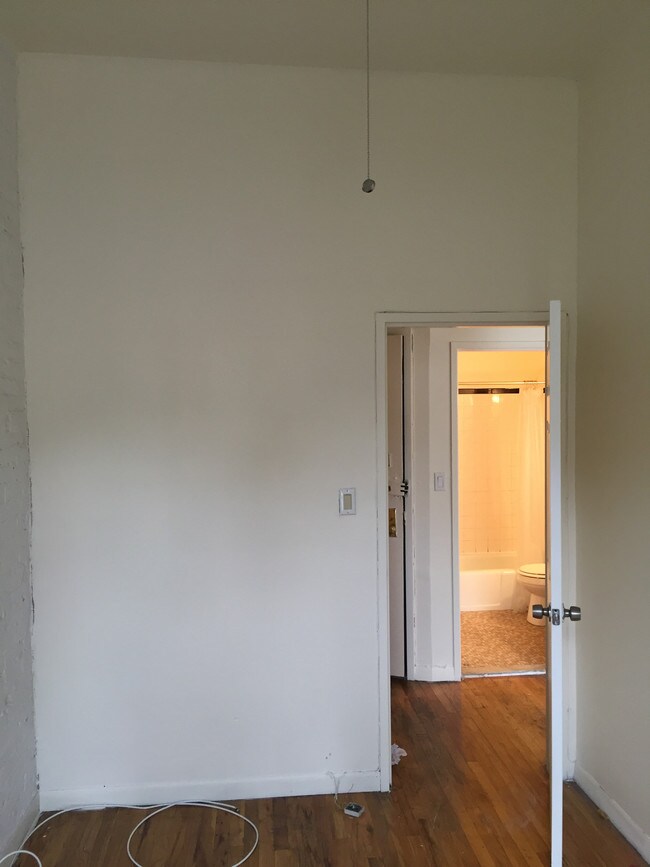 Building Photo - 115 W 82nd St