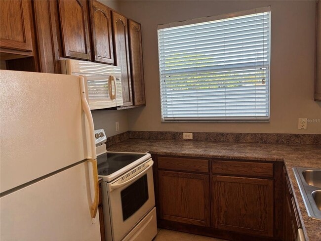 Building Photo - 7415 Lago De Oro