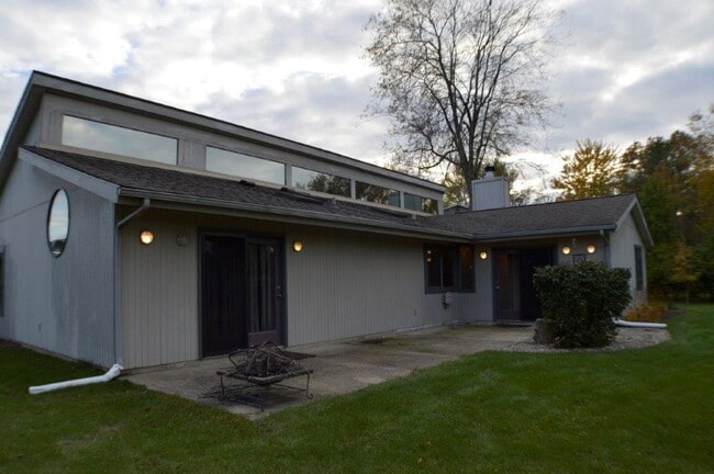Building Photo - 11727 Trail End