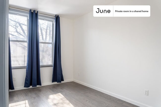 Foto del edificio - Room in Shared 4 bed/2 bath home
