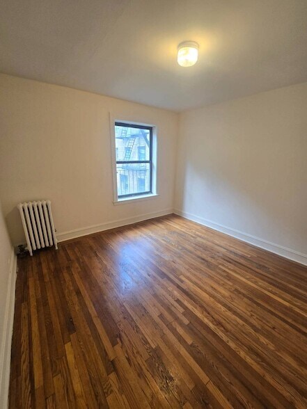 Foto del edificio - 59-16 Woodside Ave