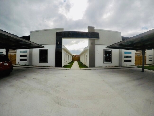 Building Photo - 1416 S Iris St