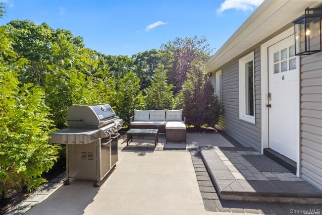 Building Photo - 25 Peters Ln