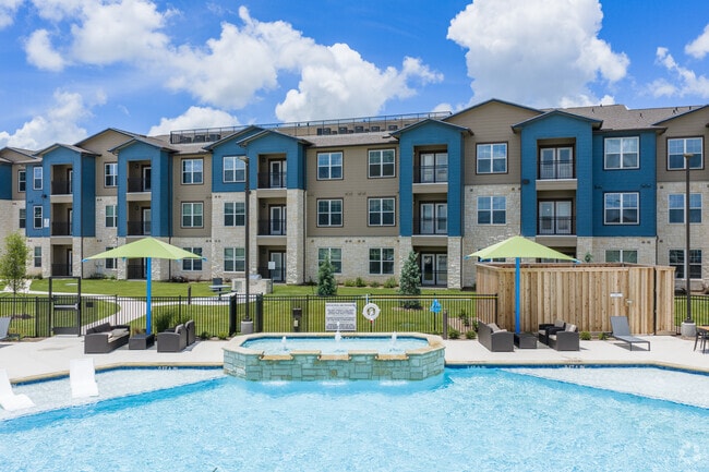 Building Photo - Heritage at Cottonwood Creek