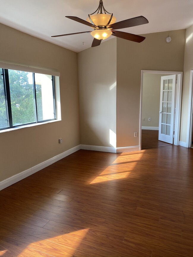 Foto del edificio - 2550 SW 18th Ter