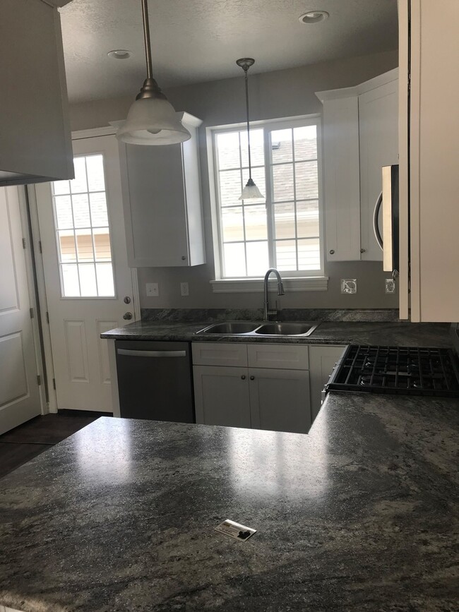 Foto del edificio - Newer Provo Townhome!