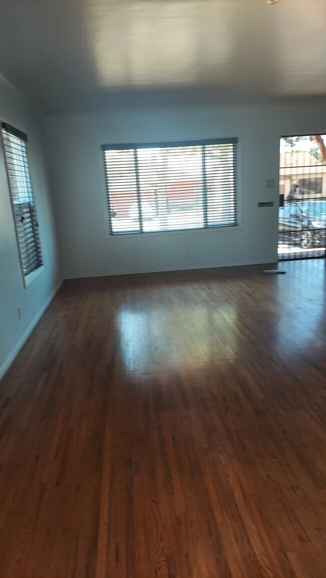 Foto del edificio - 3133 W 108th St