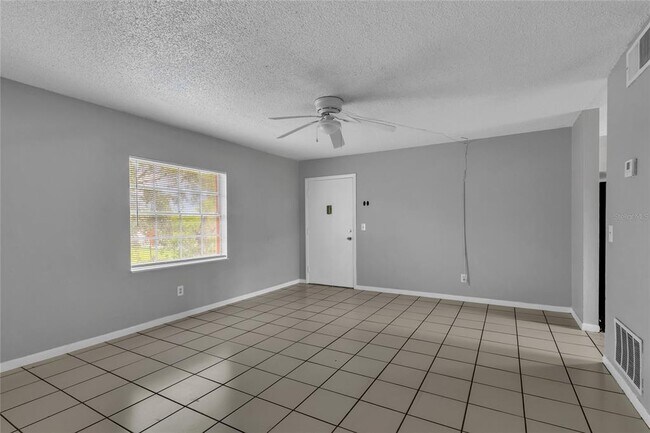 Foto del edificio - 1629 W Oak Ridge Rd