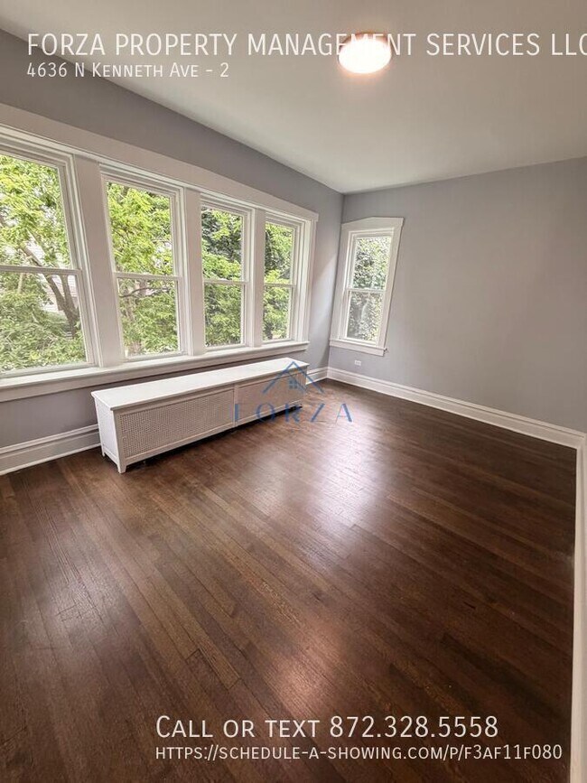 Foto del edificio - 4636 N Kenneth Ave