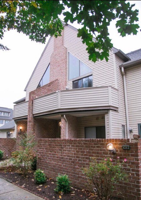 Foto del edificio - 1211 Cherrington Dr