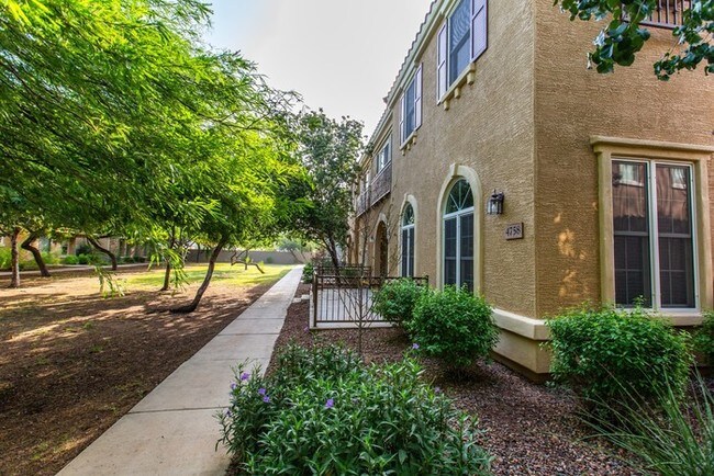 Building Photo - 4758 E Waterman St