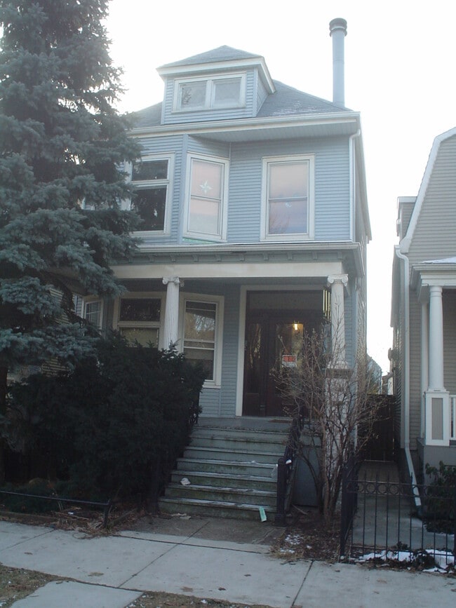 Building Photo - 1915 W Belle Plaine Ave