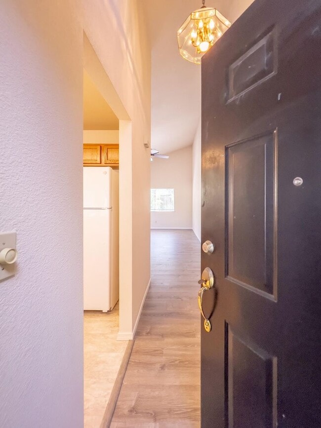 Building Photo - Charming Two Bedroom American Canyon House