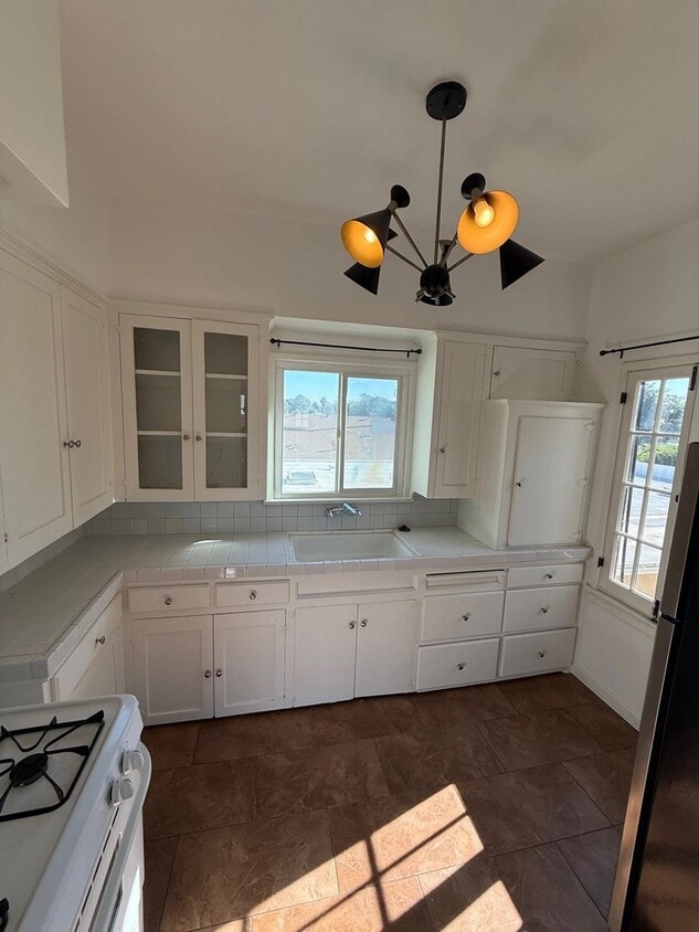 Foto principal - 1154 N Curson Ave