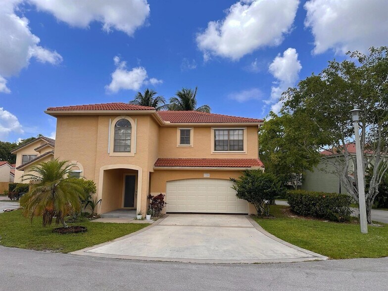 Primary Photo - 1728 Shoreside Cir