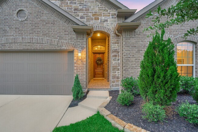 Building Photo - 204 Forest Peak Way