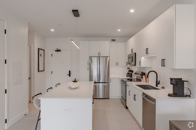 1BR, 1BA - 673SF - Kitchen - The Apex West Bloomfield