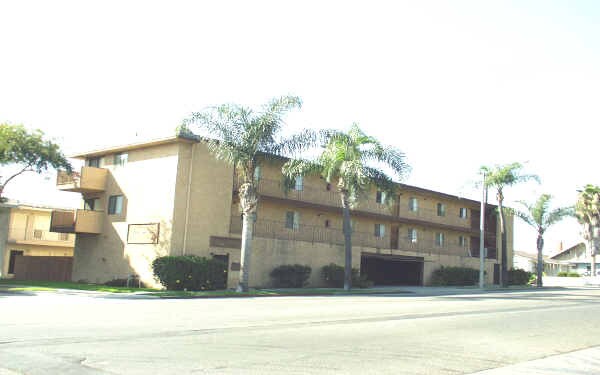 Building Photo - 3341 E Wilton St