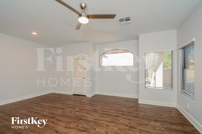 Building Photo - 13030 W Windrose Dr