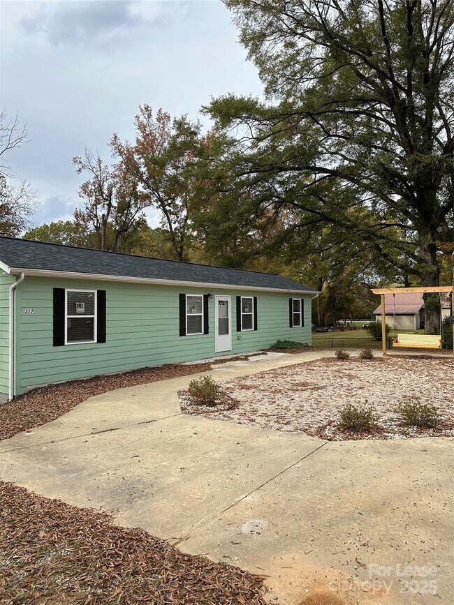 Foto del edificio - 317 W Newton St