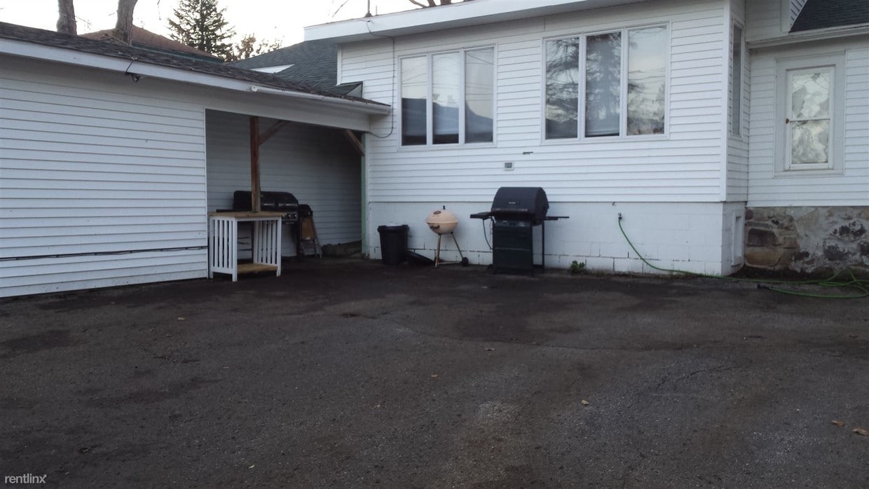 221 Ives Ave, Big Rapids, MI 49307 Room for Rent in Big Rapids, MI