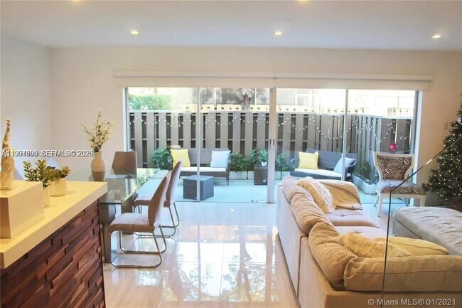 Foto del edificio - 8243 NW 8th Ct