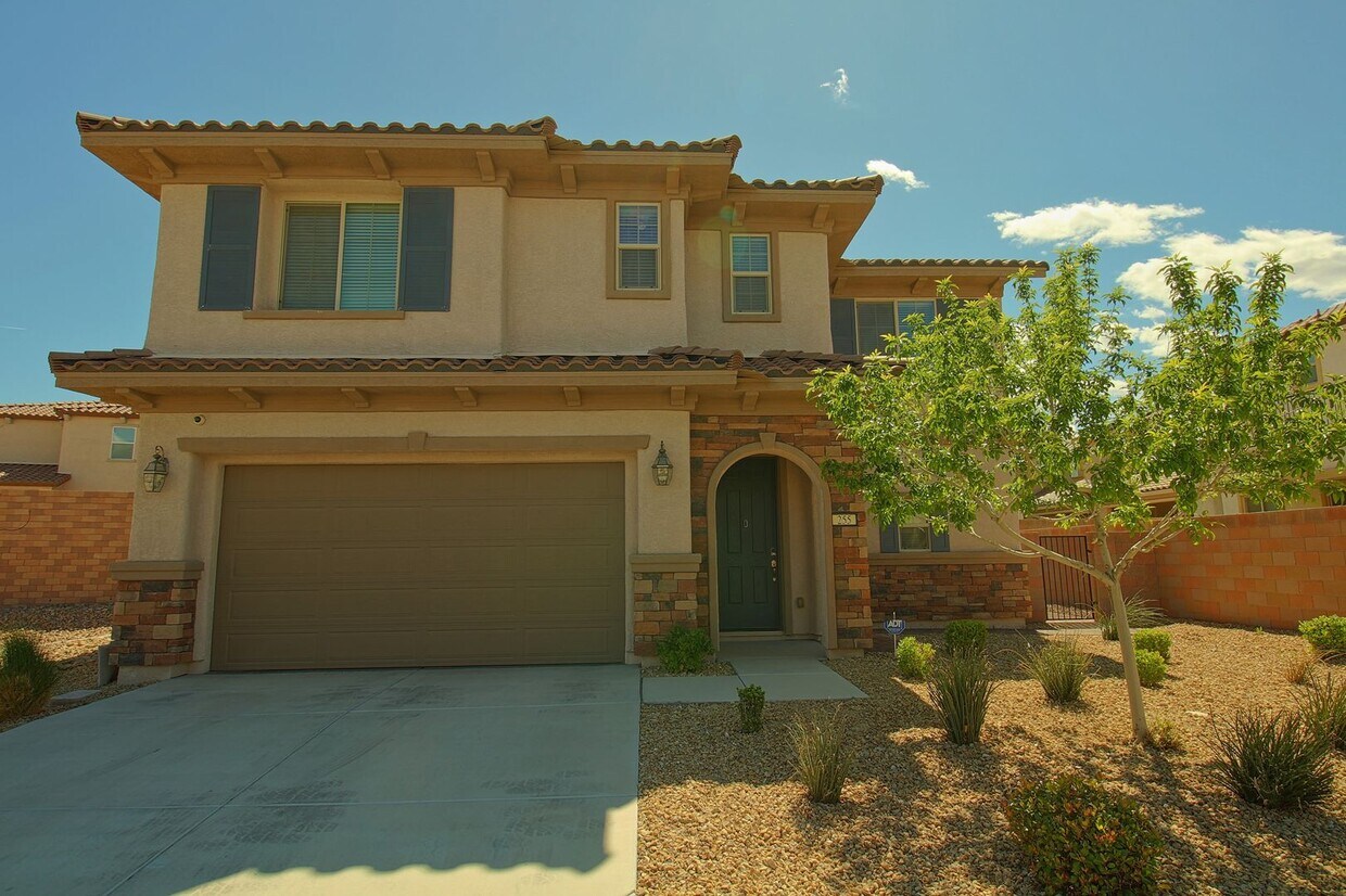 Stunning 3bedroom, 2.5bathroom in Tuscany House Rental in Henderson