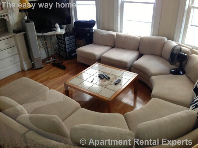 Foto del edificio - 243 Highland Ave