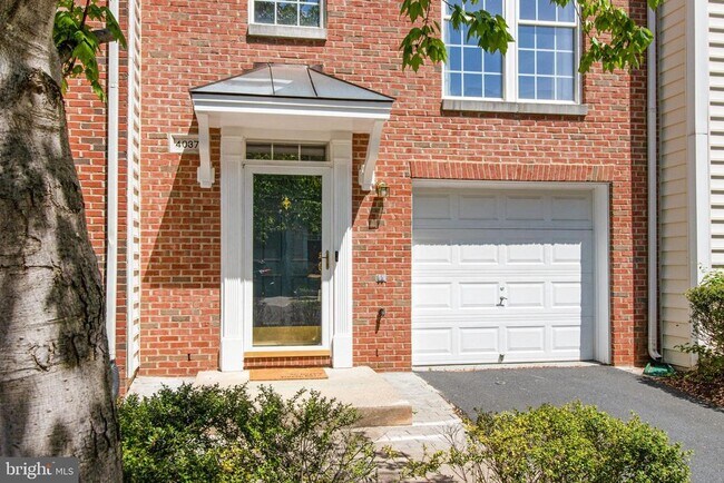 Foto del edificio - 4037 Fairfax Center Hunt Trail