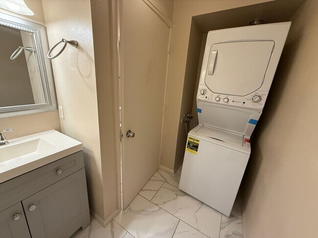 Foto del edificio - Charming 2 Bedroom Apartment with Balcony ...
