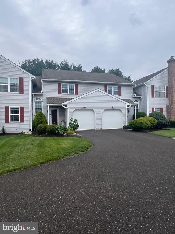 Foto principal - 202 Essex Ct