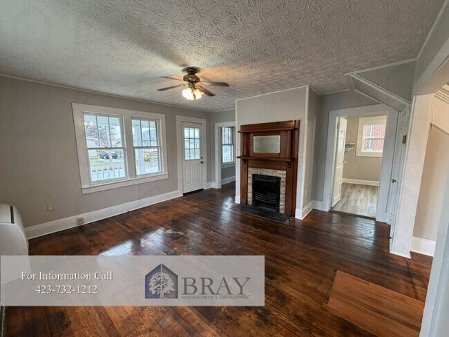 Foto del edificio - Charming Renovated 1935 Historic Home with Fenced Yard in Central Kingsport