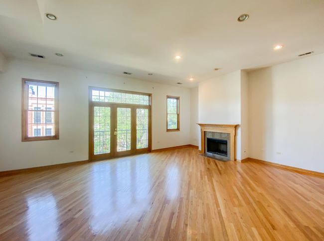 Foto del edificio - 2539 N Southport Ave