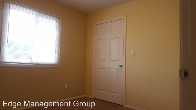 Foto del edificio - 1637 Carriage Hill Dr