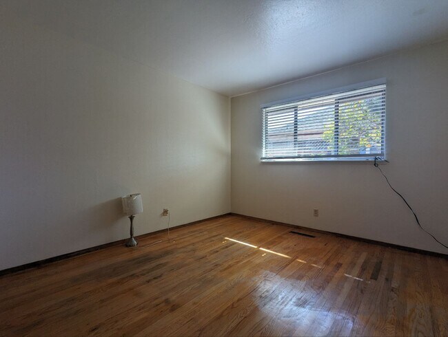 Building Photo - 1817 Dahill Ln