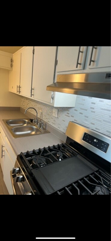 Foto del edificio - 6928 Woodley Ave