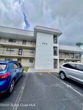Building Photo - 305 Tangle Run Blvd