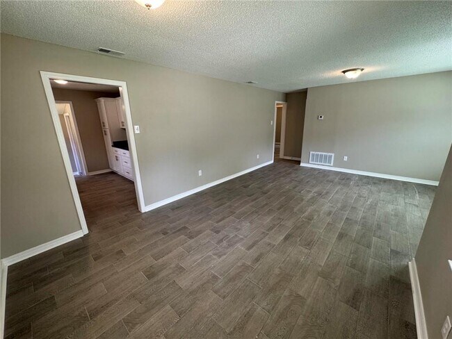Foto del edificio - 2120 Baker Rd