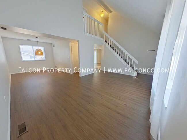 Building Photo - 8010 Essington Dr