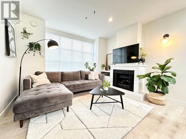 Photo du bâtiment - 655-655 W 7th Ave