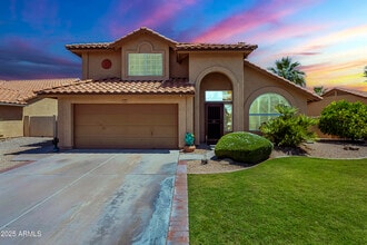 Building Photo - 2340 W Myrtle Dr