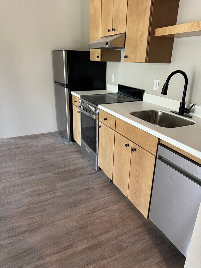 Foto del edificio - Beautiful, Cozy, Brand New Studio near CSU