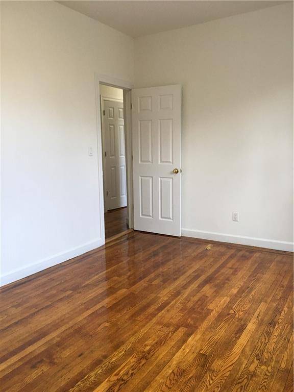Foto del edificio - 8814 Bay Pkwy