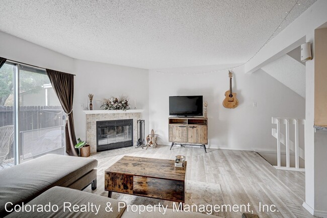 Foto del edificio - 4275 Hunting Meadows Cir
